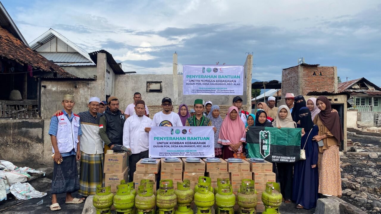 Peduli Kalimango Alas, Giliran HMI KSB, FPI, Sanak Boro dan BSMI Salurkan Kompor Gas Lengkap untuk Korban Kebakaran
